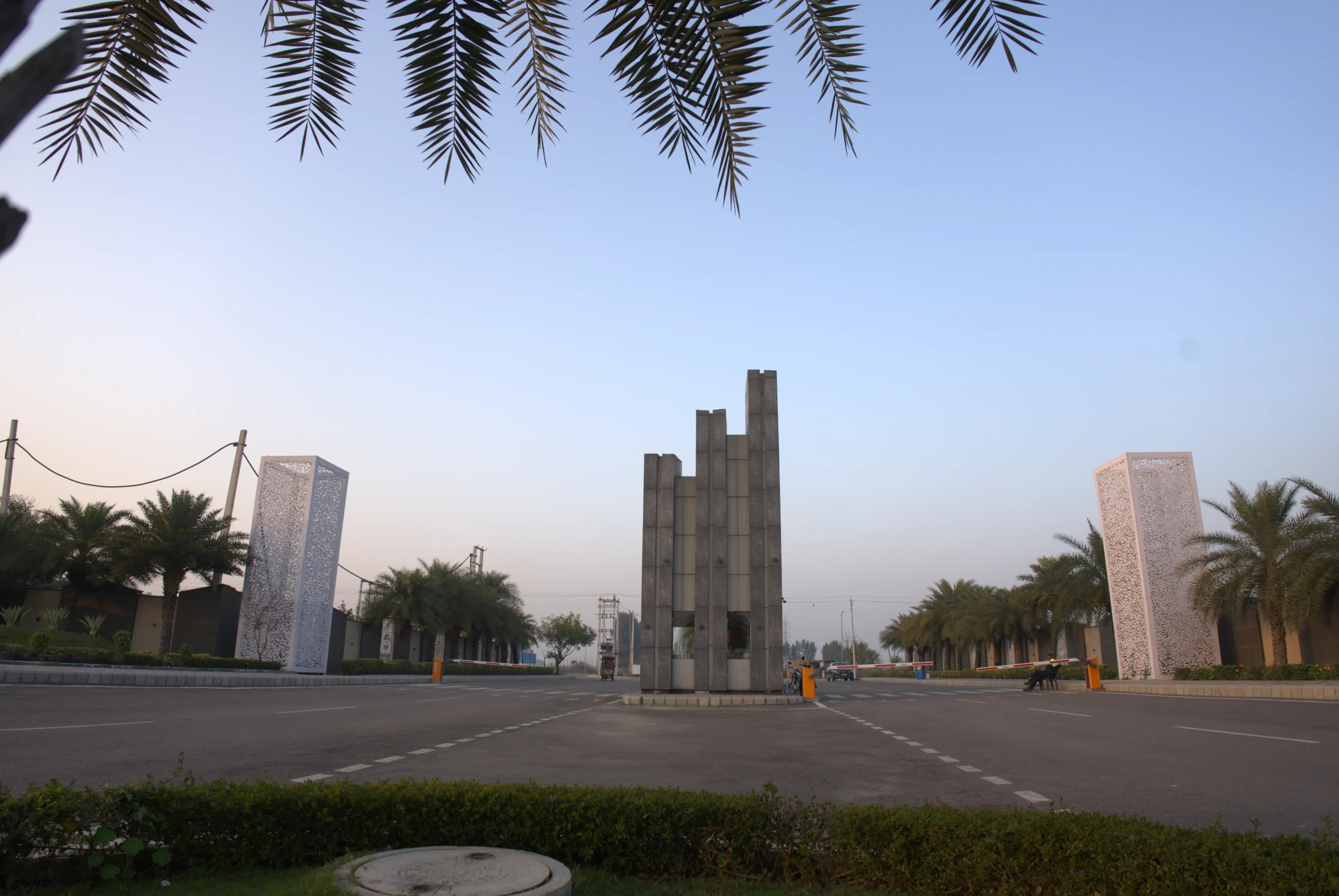 Wide Internal Boulevard