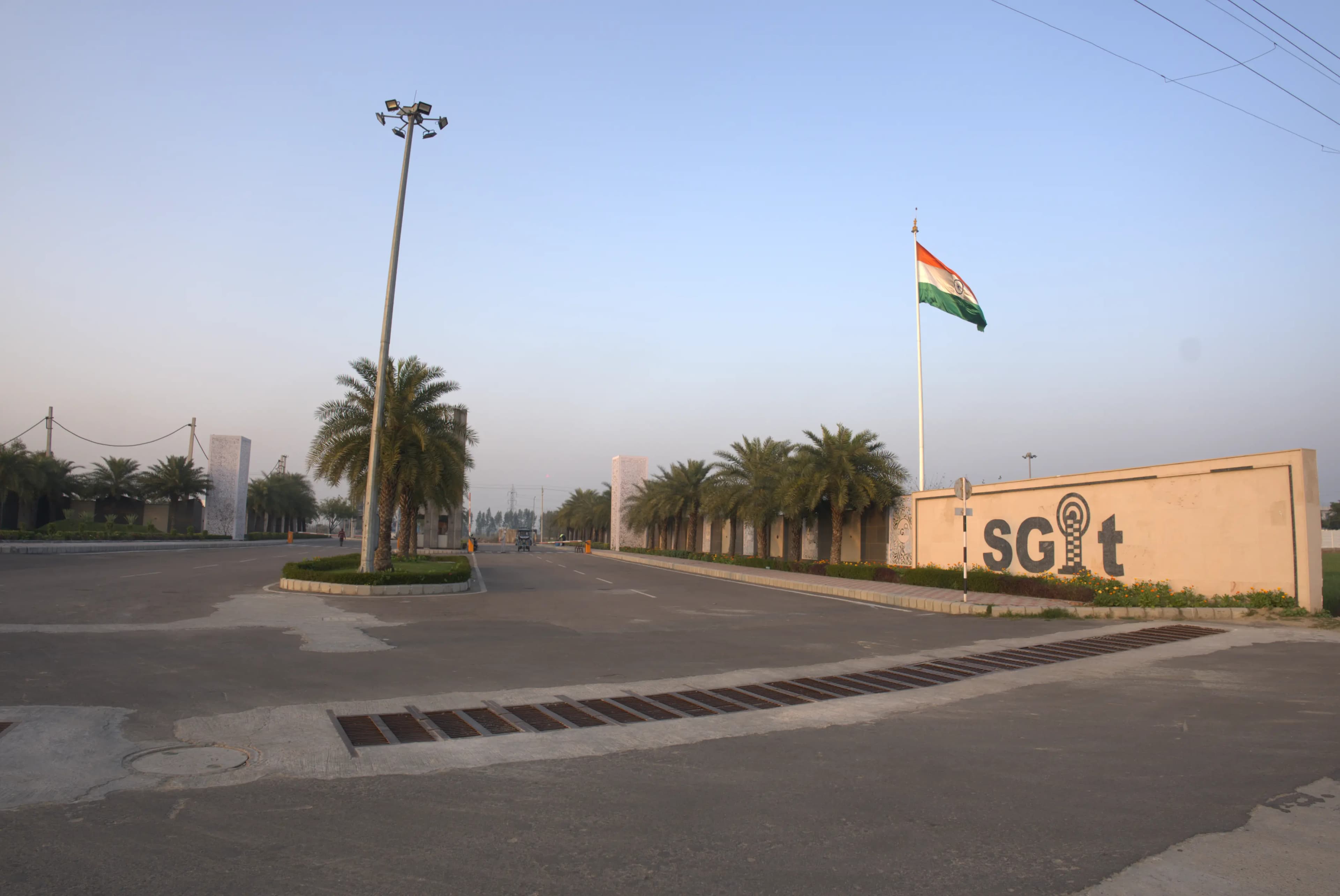 SGIT Entrance with Indian Flag